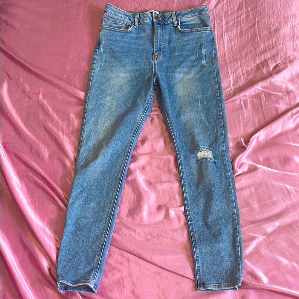Forever 21 Distressed Denim Jeans 🩵